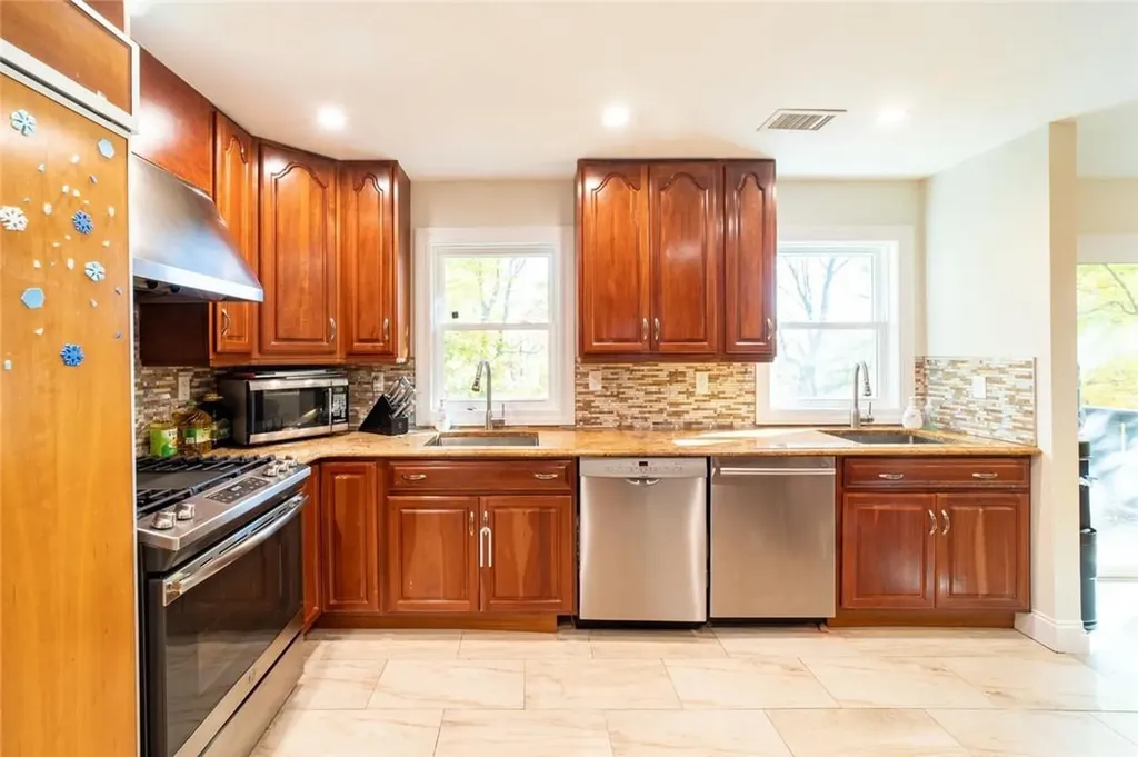 116 Mcnamara Road Spring Valley NY 10977