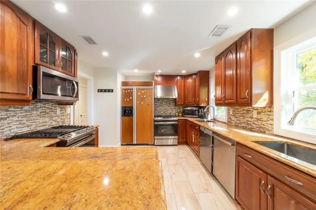 116 Mcnamara Road Spring Valley NY 10977
