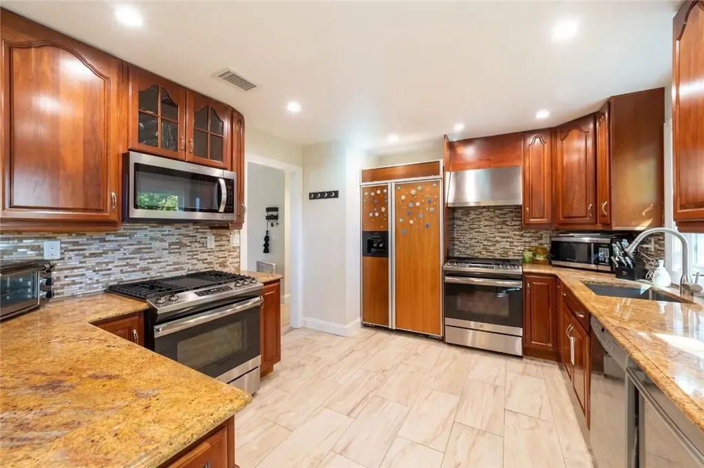 116 Mcnamara Road Spring Valley NY 10977