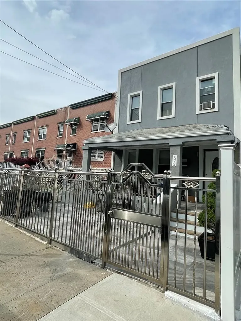 673 Oakland Place Bronx NY 10457