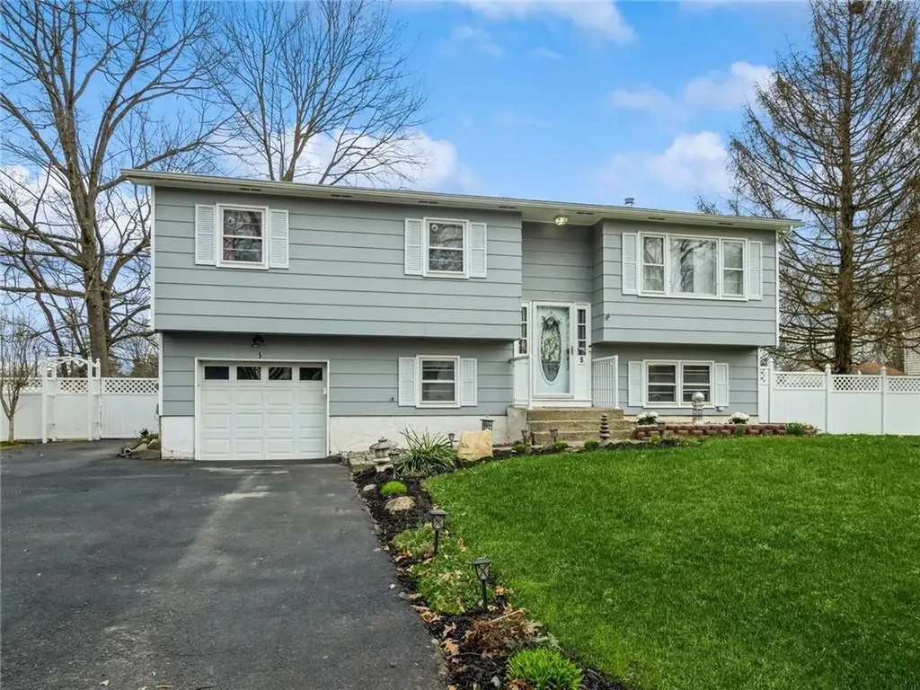 5 E Ricky Lane Poughkeepsie NY 12601