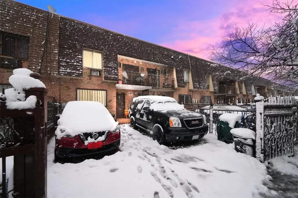 946 Taylor Avenue Bronx NY 10473