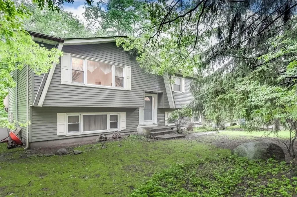 12 Hampton Road Airmont NY 10901