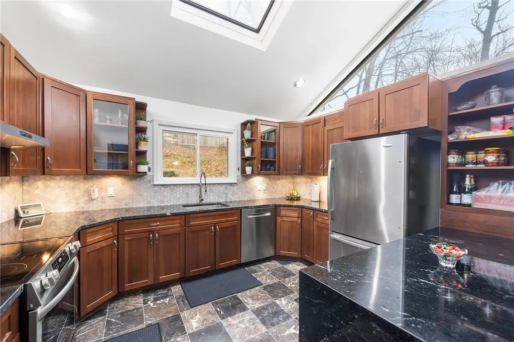 355 Lake Shore Drive Pleasantville NY 10570