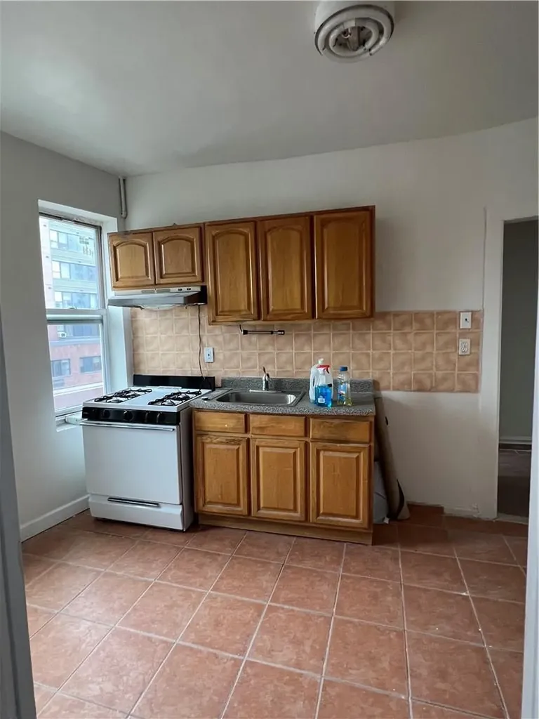 1898 Longfellow Avenue Bronx NY 10460