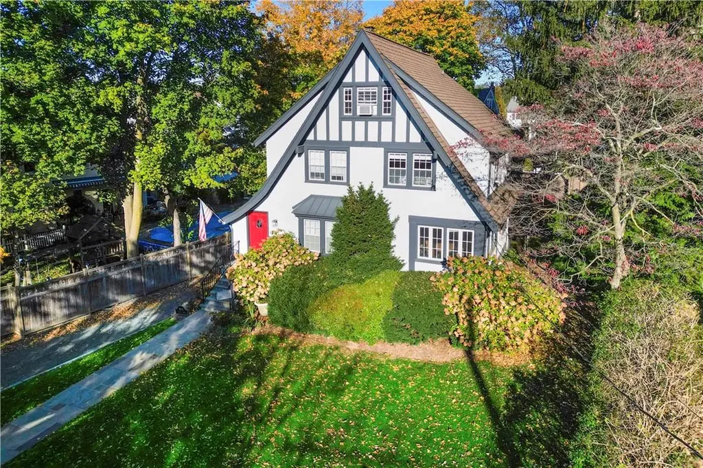494 Wolfs Lane Pelham NY 10803