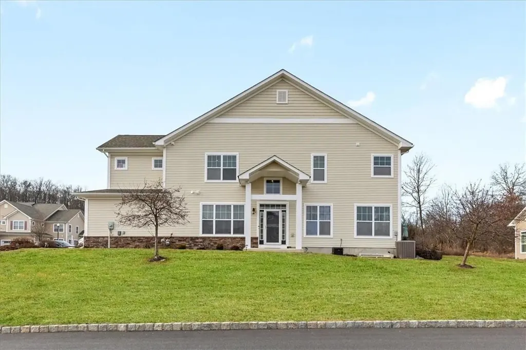 44 Highrose Ridge Way Middletown NY 10940