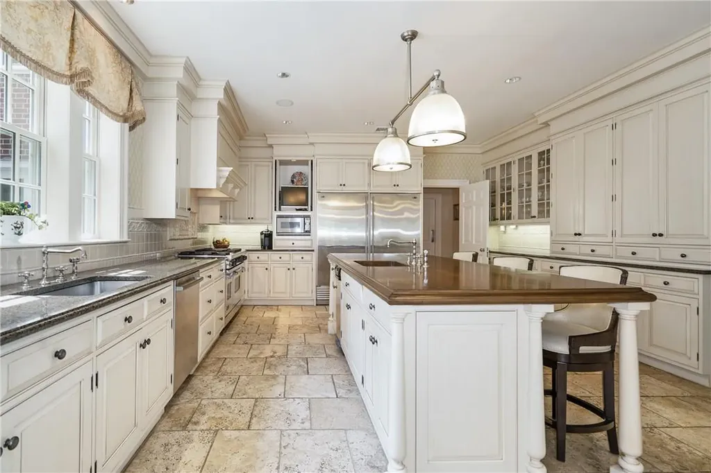 8 Cooper Road Scarsdale NY 10583