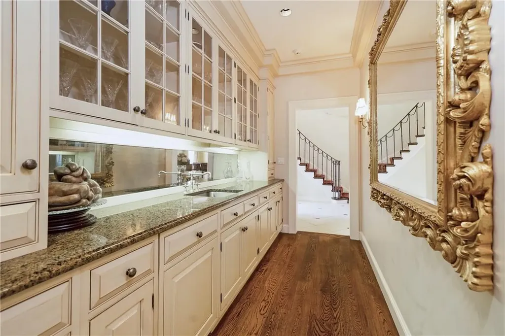 8 Cooper Road Scarsdale NY 10583
