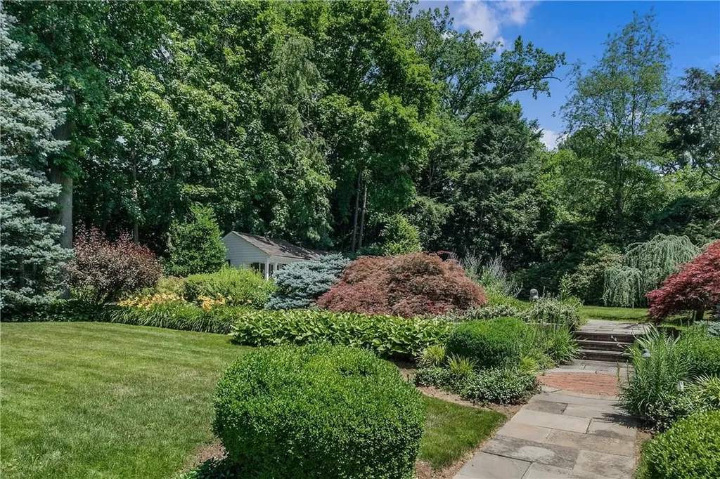 8 Cooper Road Scarsdale NY 10583