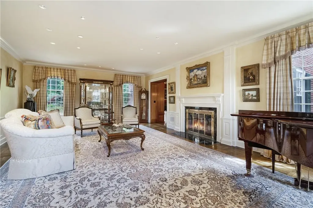 8 Cooper Road Scarsdale NY 10583