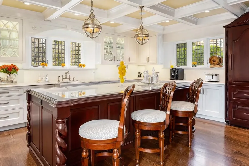 27 Hampshire Road Bronxville NY 10708