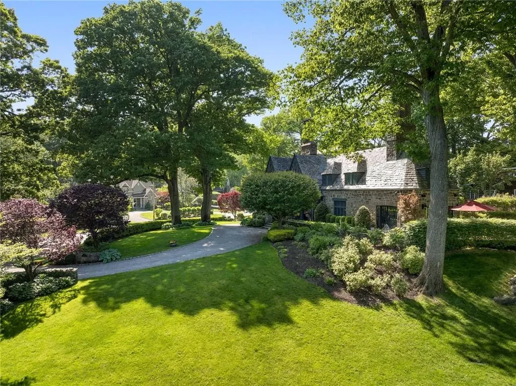 27 Hampshire Road Bronxville NY 10708