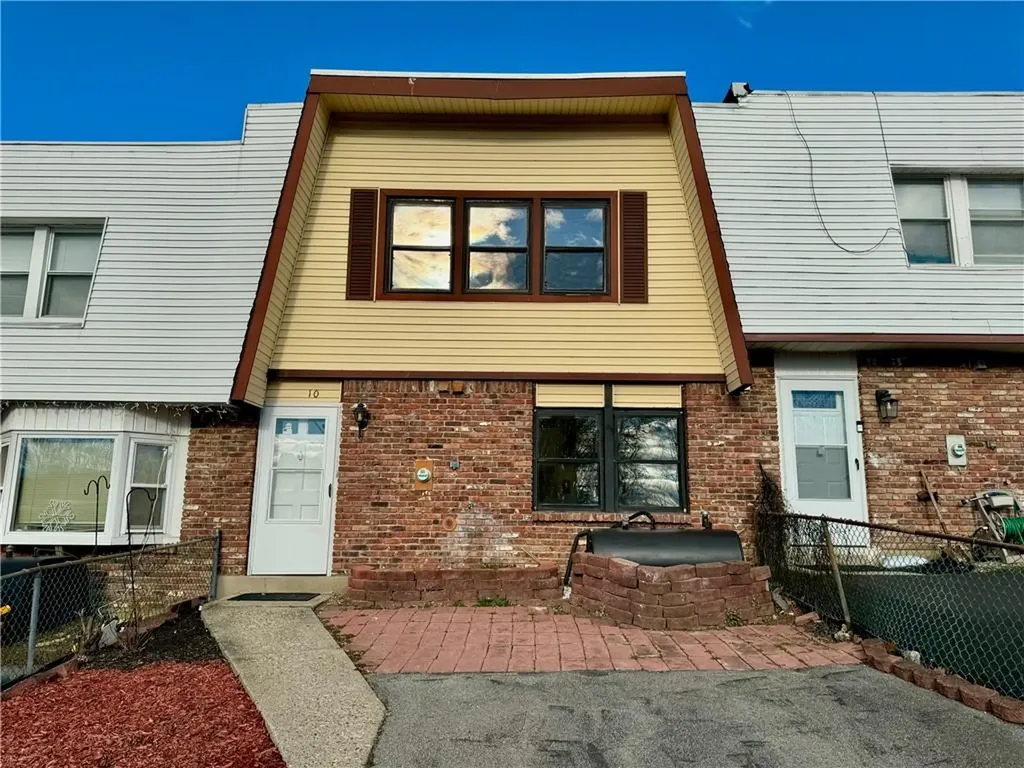 10 Chaucer Court Middletown NY 10941
