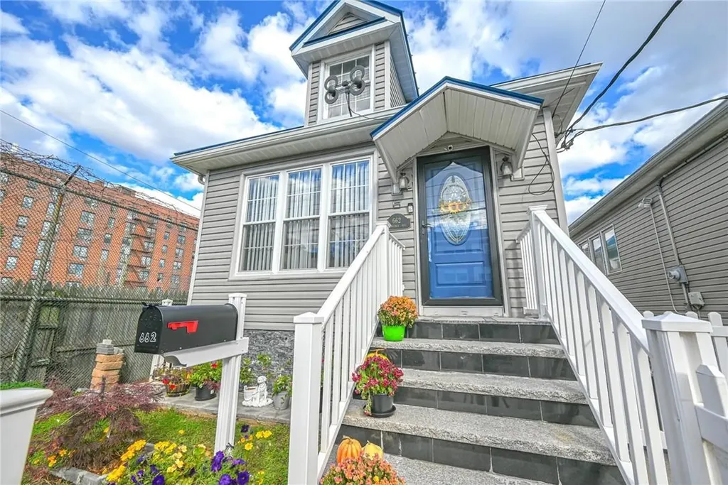 662 Clarence Avenue Bronx NY 10465