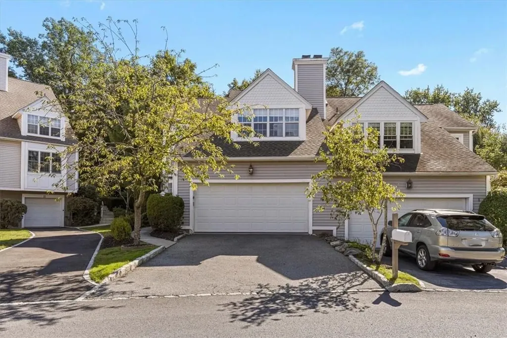 27 Roundtop Road Yonkers NY 10710
