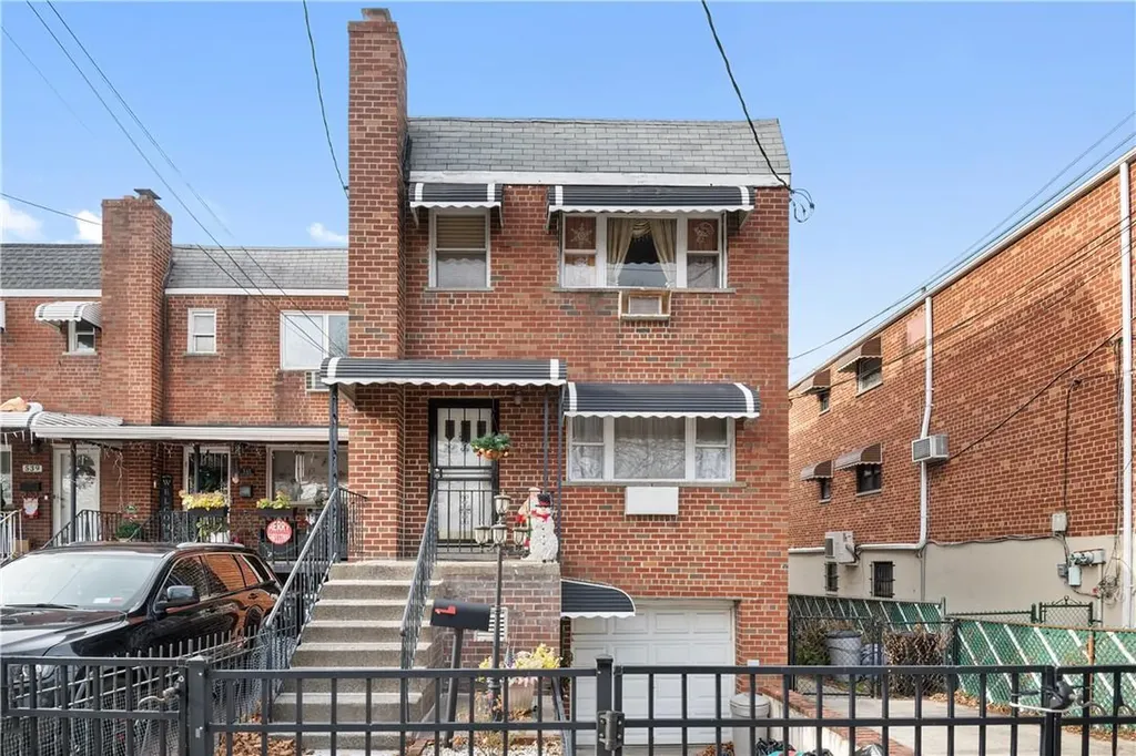 543 Hollywood Avenue Bronx NY 10465