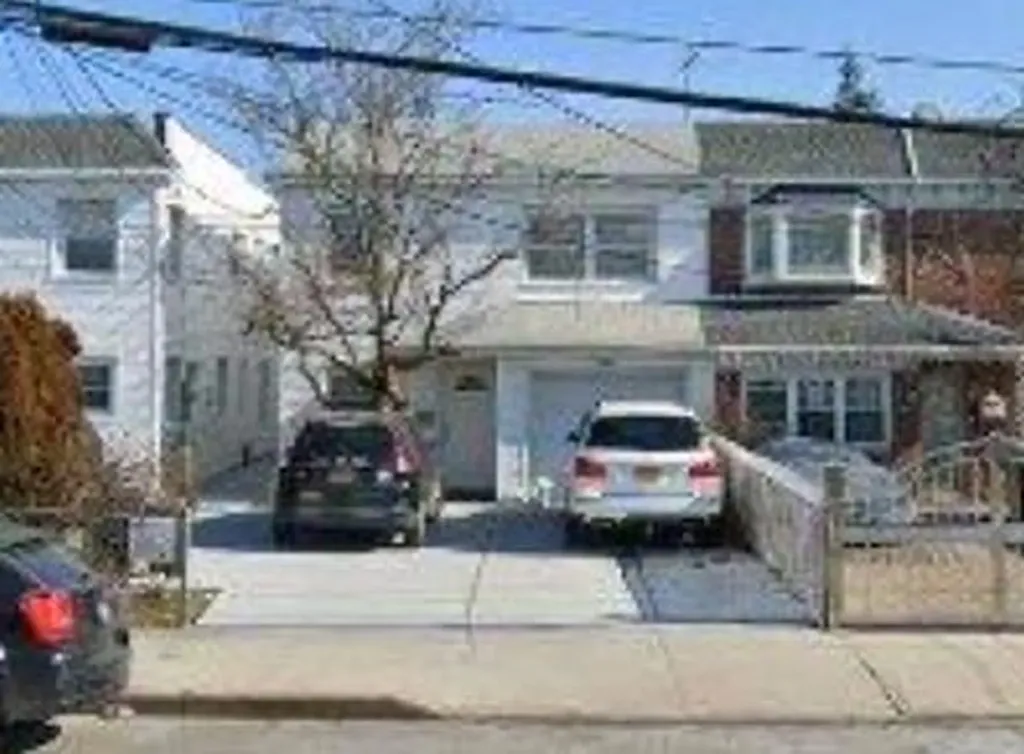 4185 E Tremont Avenue Bronx NY 10465