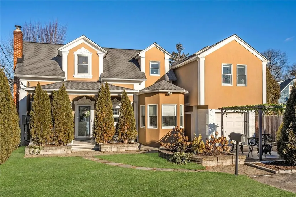 21 Clinton Street E Valhalla NY 10595
