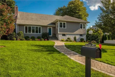 253 Stuart Drive New Rochelle NY 10804