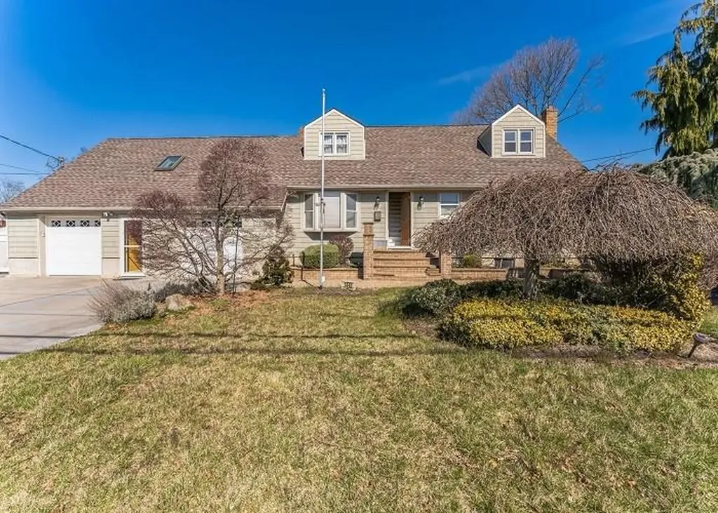 1448 4th Street West Babylon NY 11704