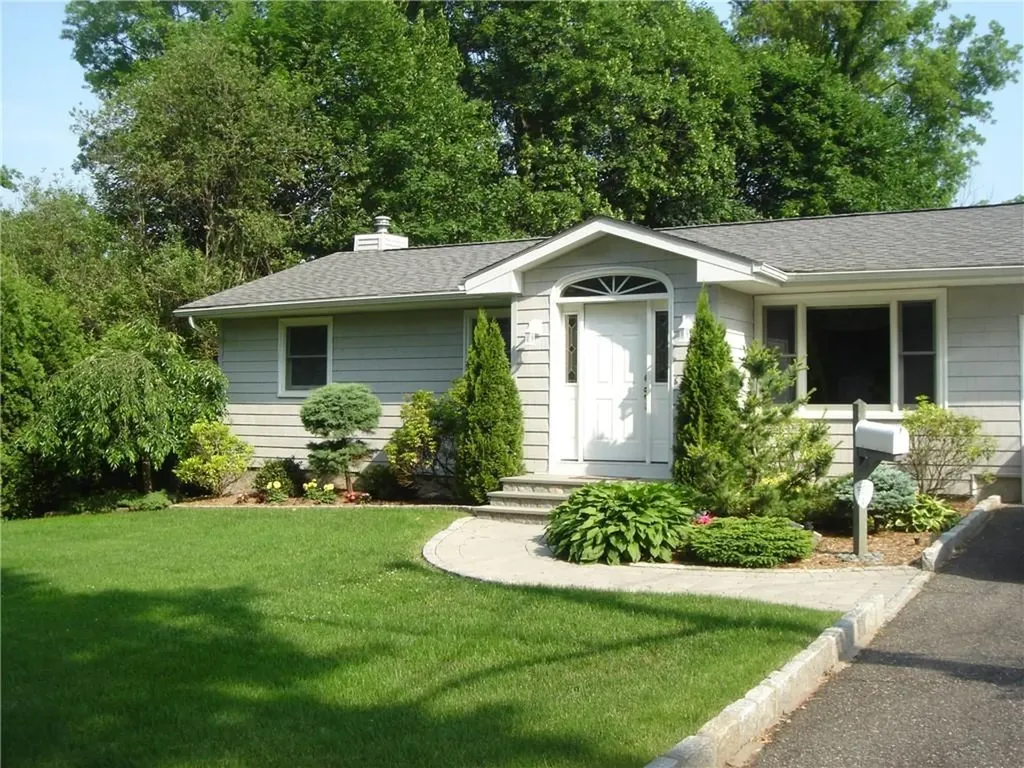 81 Topland Road White Plains NY 10605