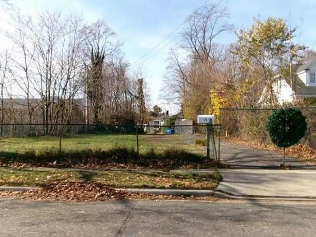 18 N Baldwin Place Massapequa NY 11758