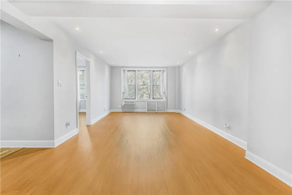 6035 Broadway Bronx NY 10471