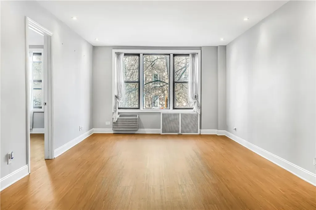 6035 Broadway Bronx NY 10471