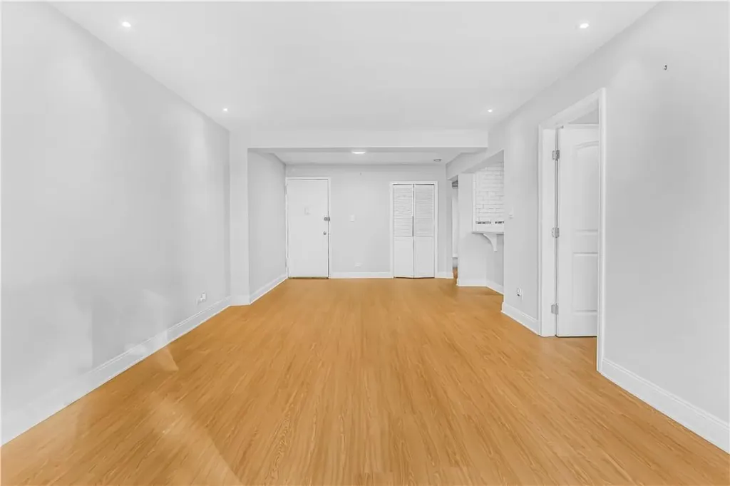 6035 Broadway Bronx NY 10471