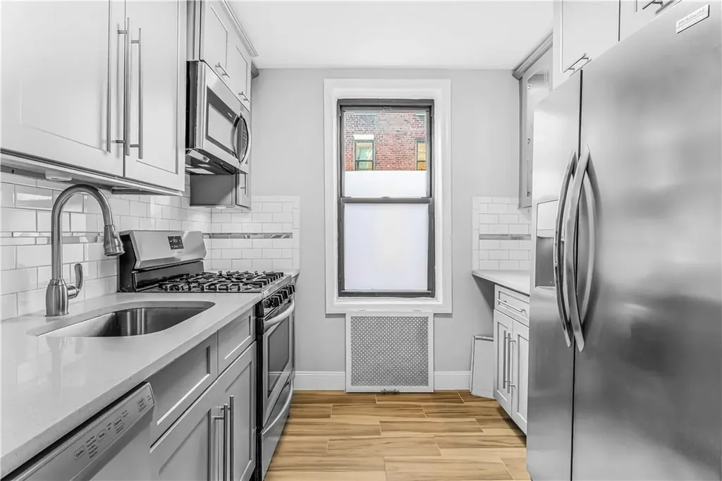 6035 Broadway Bronx NY 10471