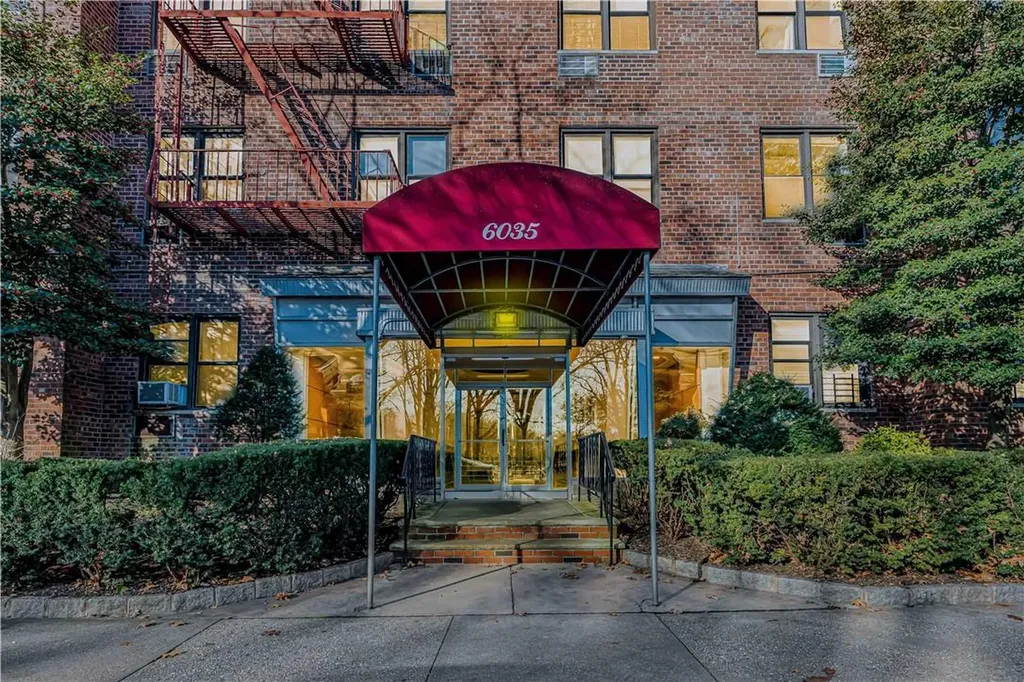 6035 Broadway Bronx NY 10471