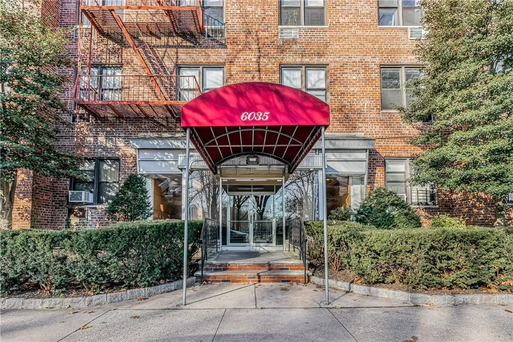 6035 Broadway Bronx NY 10471