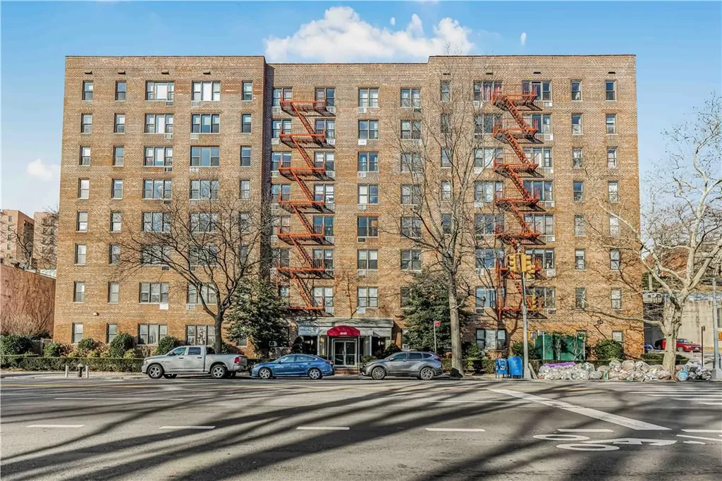 6035 Broadway Bronx NY 10471