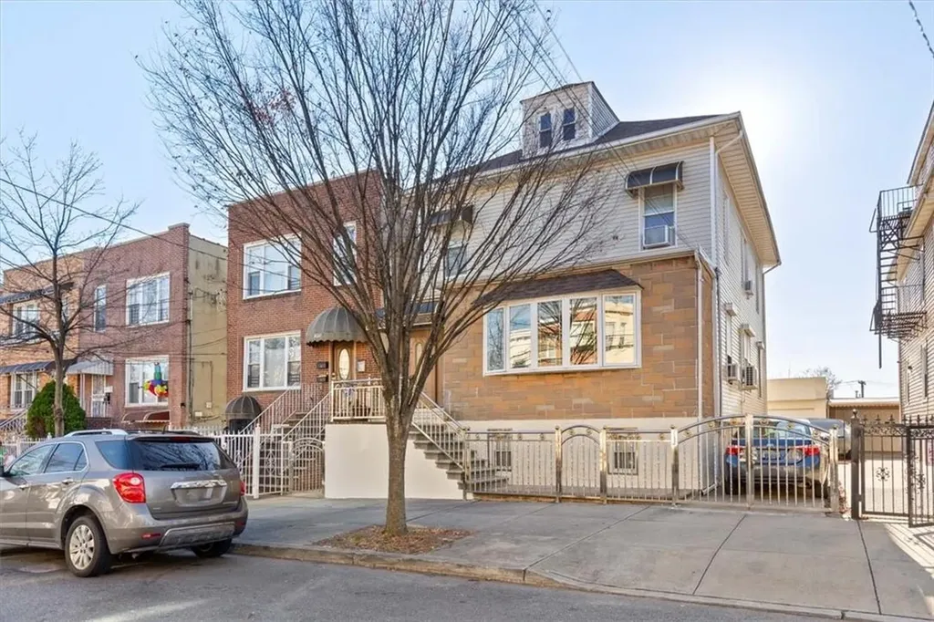 948 E 217th Street Bronx NY 10469