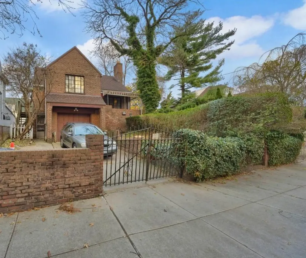 761 S Oak Drive Bronx NY 10467