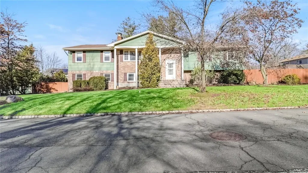 36 Seven Oaks Lane Nanuet NY 10954
