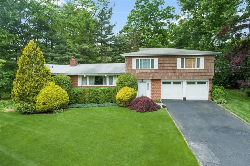 27 Hunt Path New Rochelle NY 10804