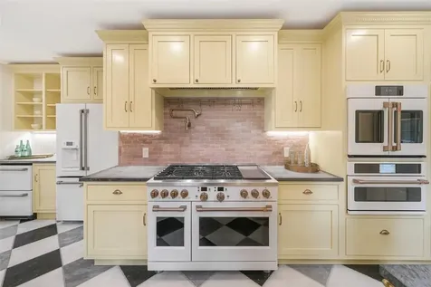 53 Club Way Hartsdale NY 10530