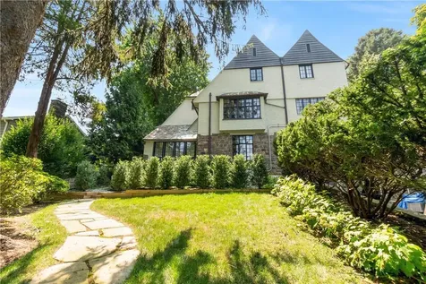 53 Club Way Hartsdale NY 10530