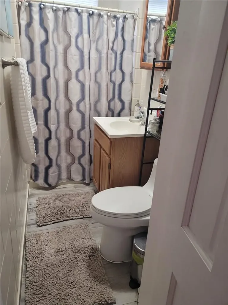 3949 Rombouts Avenue Bronx NY 10466