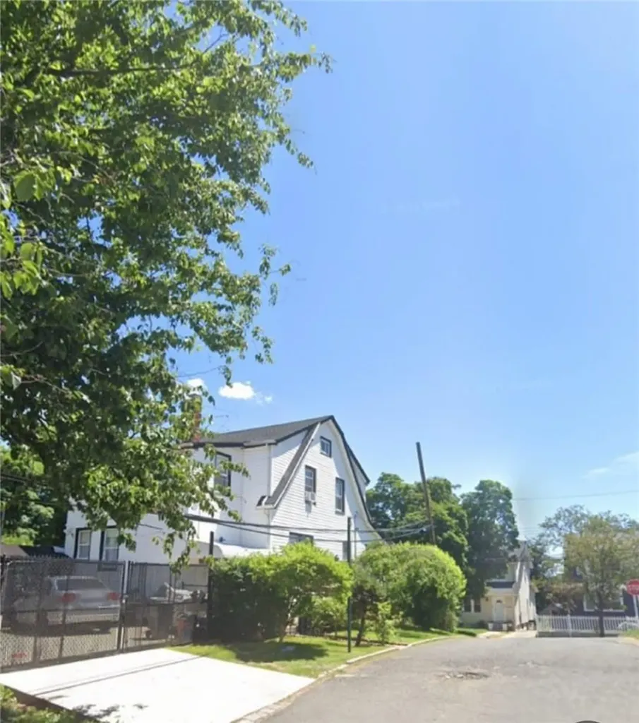 3949 Rombouts Avenue Bronx NY 10466