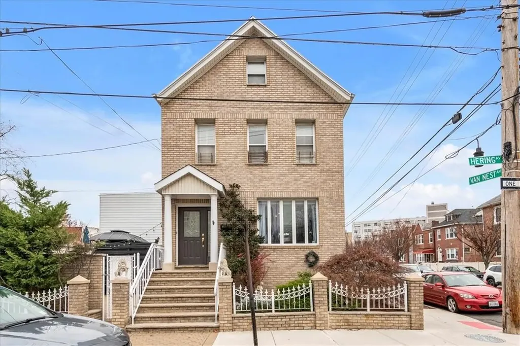 1700 Hering Avenue Bronx NY 10461