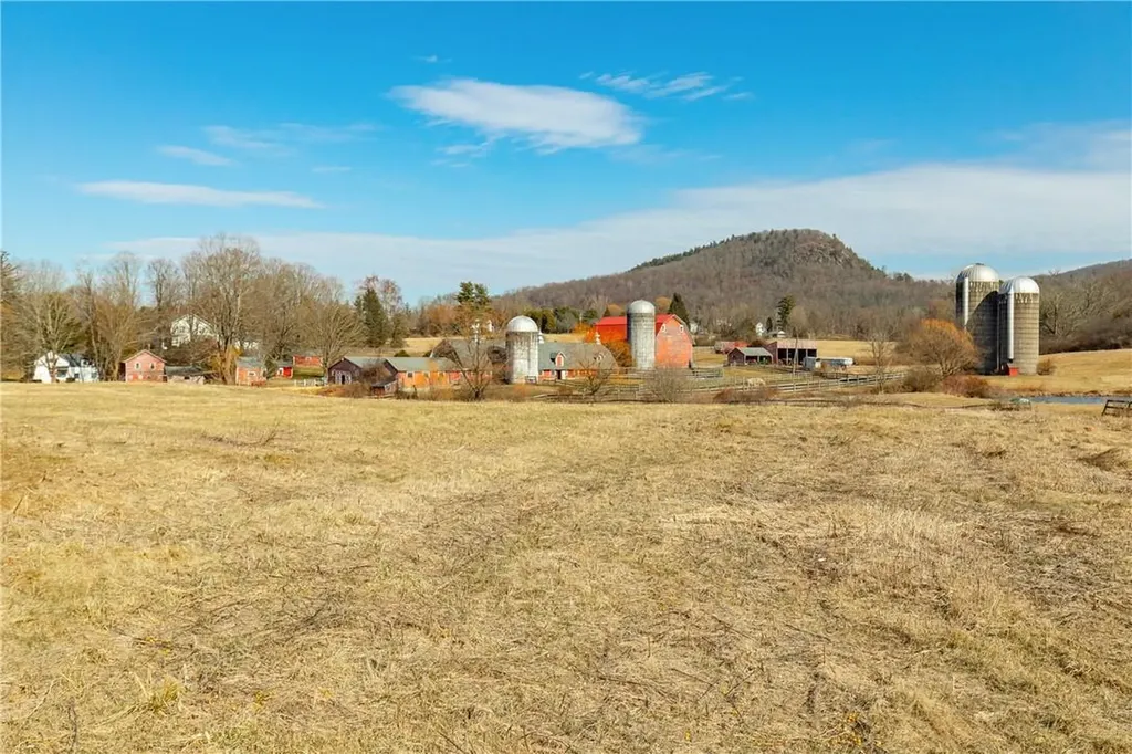 460 Sinpatch Road Wassaic NY 12592
