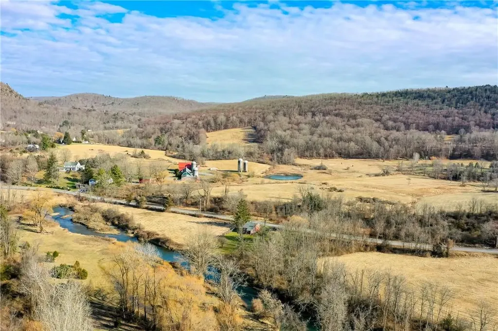 460 Sinpatch Road Wassaic NY 12592