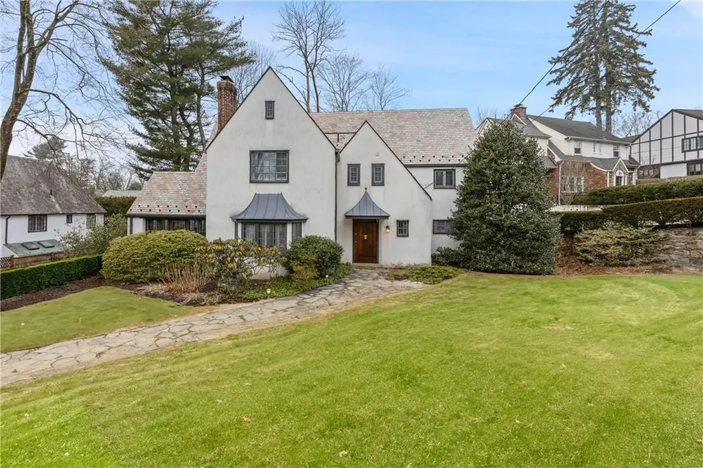 3 Ridgecrest W Scarsdale NY 10583
