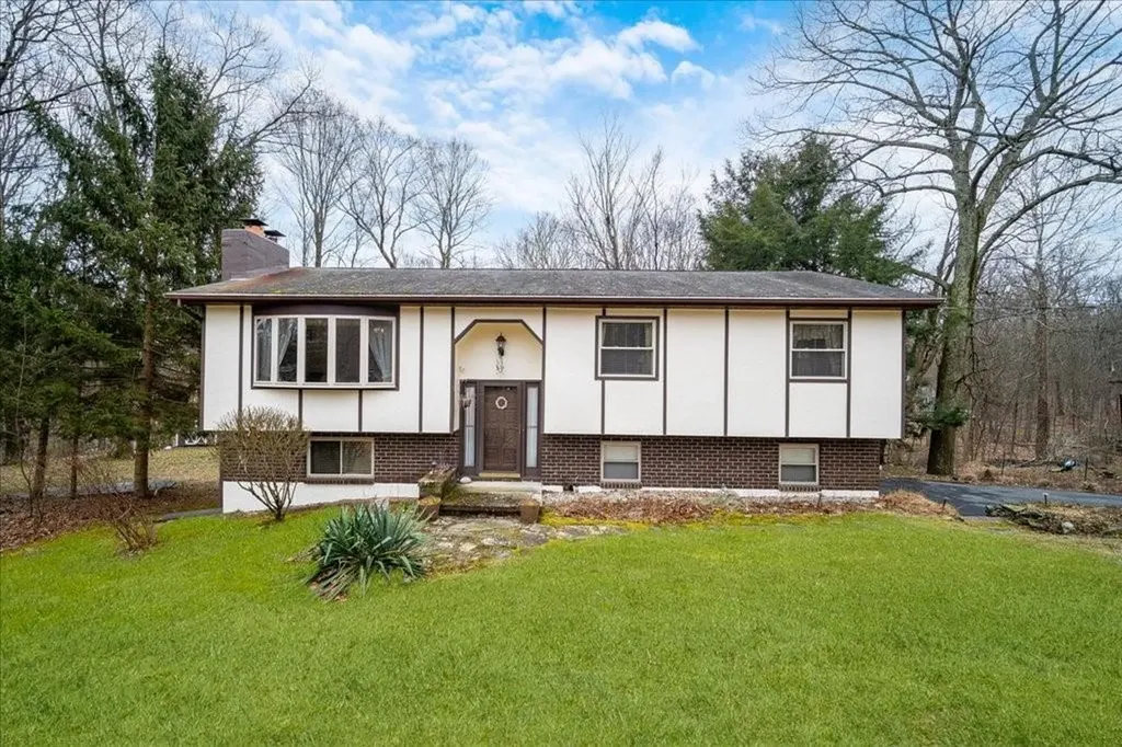 6 Shaker Lane Hyde Park NY 12538