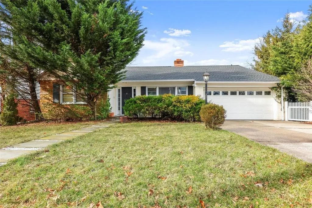 925 Split Rock Road Pelham NY 10803
