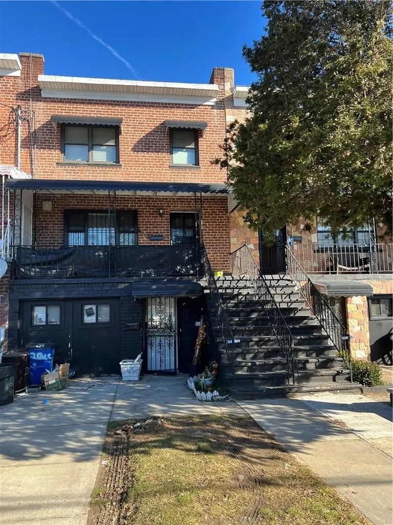 1025 E 222nd Street Bronx NY 10469