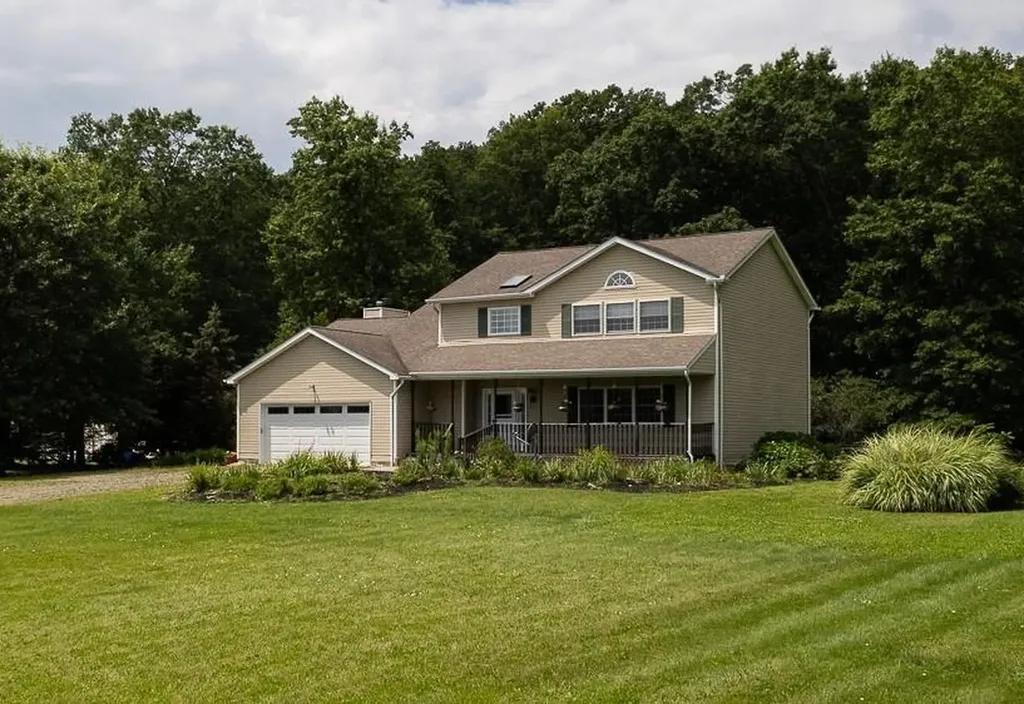 2 Laura Lane New Hampton NY 10958